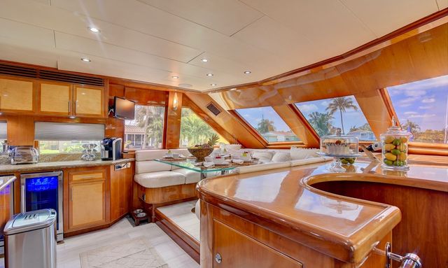 Sweet Life yacht Country Kitchen Skylounge