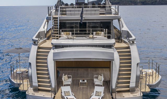 Arina yacht Expanding Beach Club