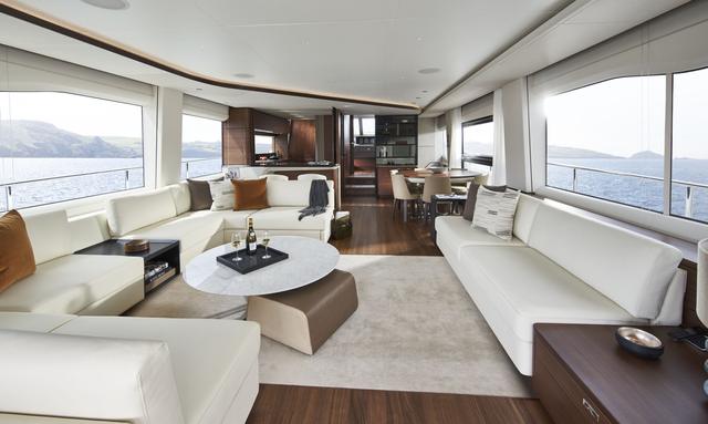 Lilyan yacht Single-level main deck flow
