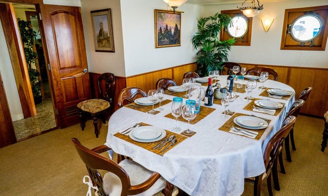 Beauport yacht Dining Facilities