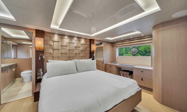 Aqua Vista yacht Full-Beam Owner’s Suite