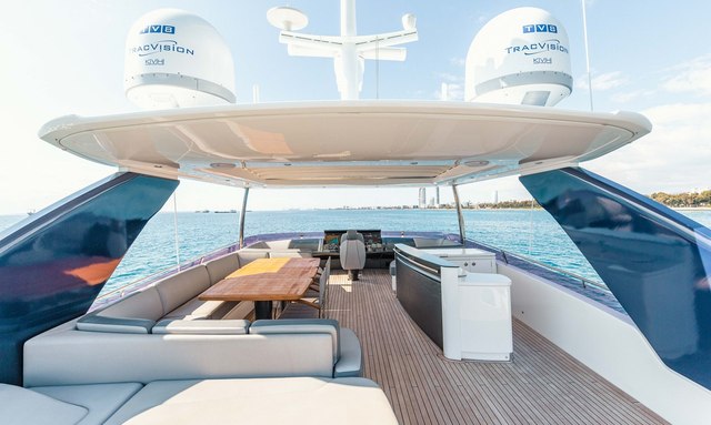 Cape Cod yacht Expansive Flybridge