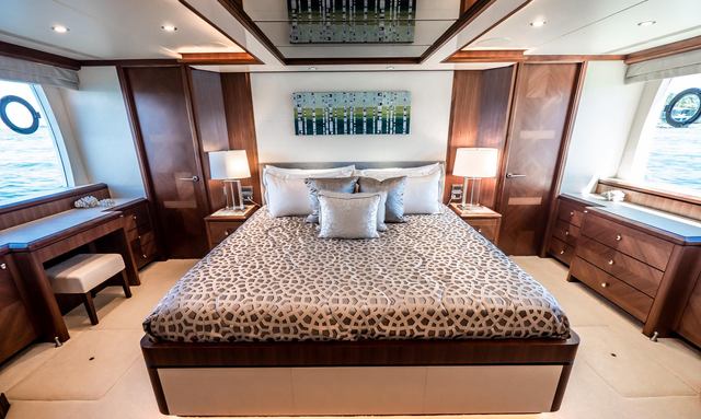 Clarity yacht Full-Beam Master Cabin