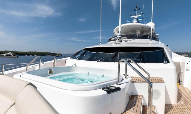 Lady G yacht Plunge Pool