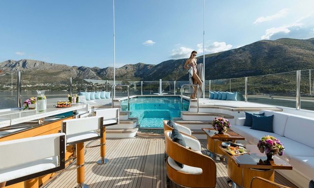 Aquila yacht Sun Deck