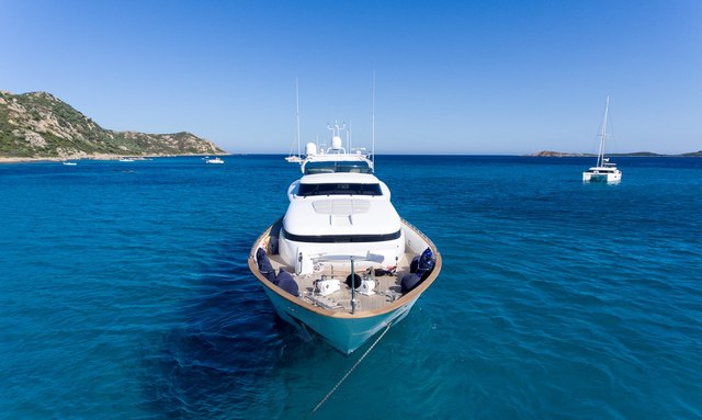 Amaya yacht Foredeck lounge space