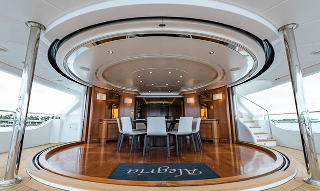 Guinevere yacht Alfresco Dining