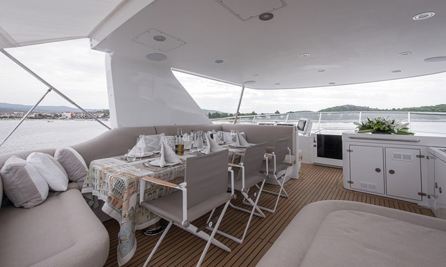 Nashira yacht Extended Sundeck