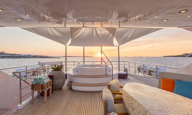 Tiamat yacht Jacuzzi with a View