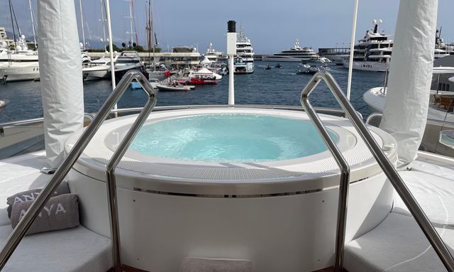 Anya yacht Versatile Sundeck