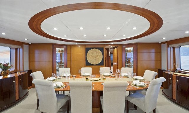 Hercules yacht Circular Dining Area