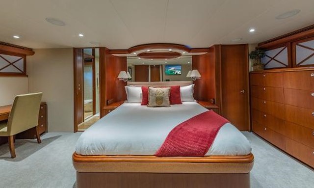 Lady Lorraine yacht Full-Beam Master Stateroom