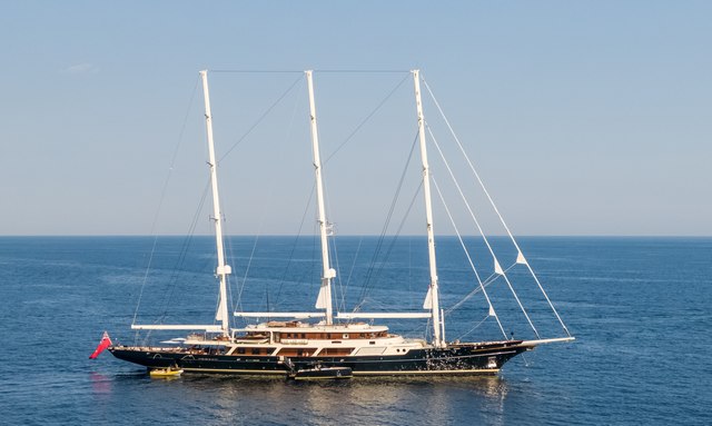 EOS yacht Striking Profile