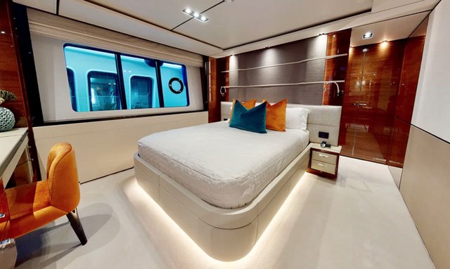 Von B yacht Guest Capacity