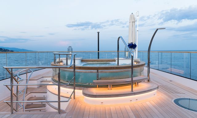 Coral Ocean yacht Sun Deck