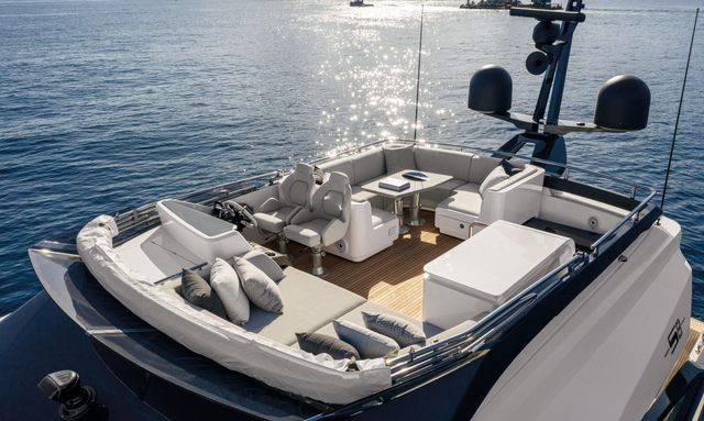 Apricity yacht Sportbridge With Multiple Helm Stations