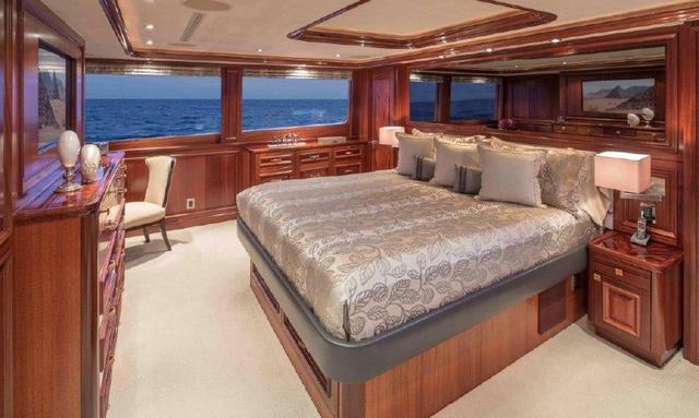 Antares yacht Top-Class Owner’s Suite