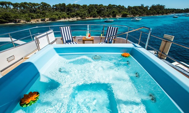 Star of the Sea yacht Sundeck Jacuzzi