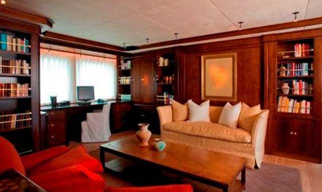 Pioneer yacht Private Library and Study Spaces