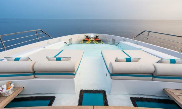 Halara yacht Jacuzzi Pool