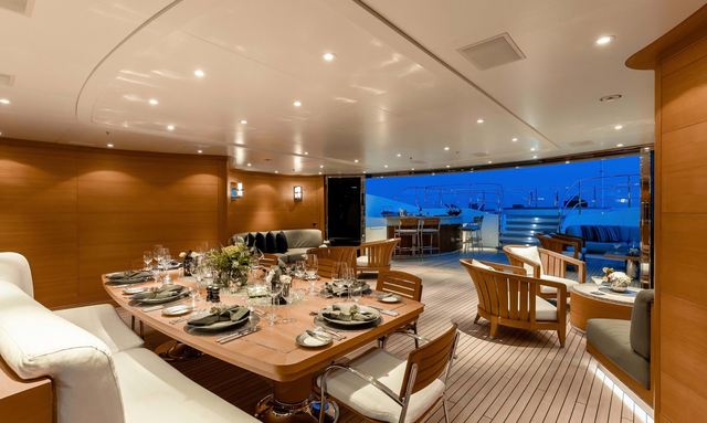 Mega Global III yacht Transitional indoor-outdoor areas