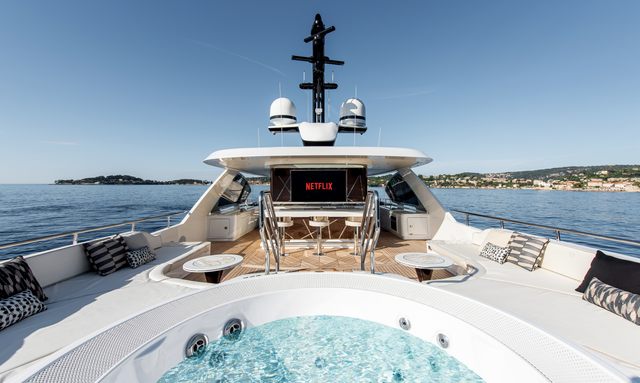 Stefania yacht Multifunctional sun deck