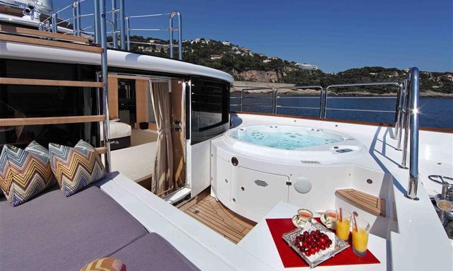 Sur La Mer yacht Private Foredeck Terrace