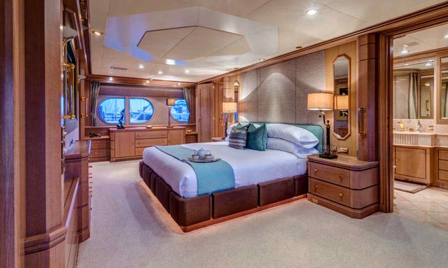 Chantal Ma Vie yacht Luxurious Owner's Suite