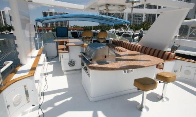 Caribbean Soul yacht Massive Flybridge 