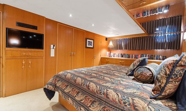 Crown Jewel yacht Generous Owner’s Retreat