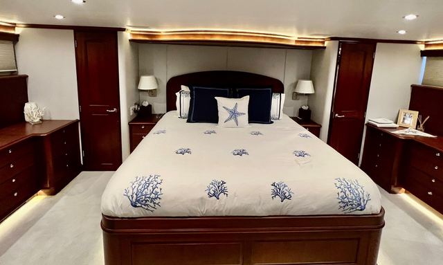 Lady B yacht Luxurious Master Suite