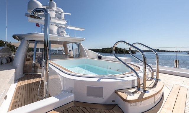 Amigos yacht Custom Swimming Pool