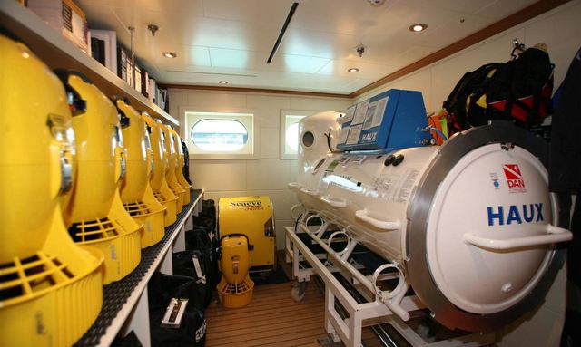 Tatoosh yacht Decompression chamber