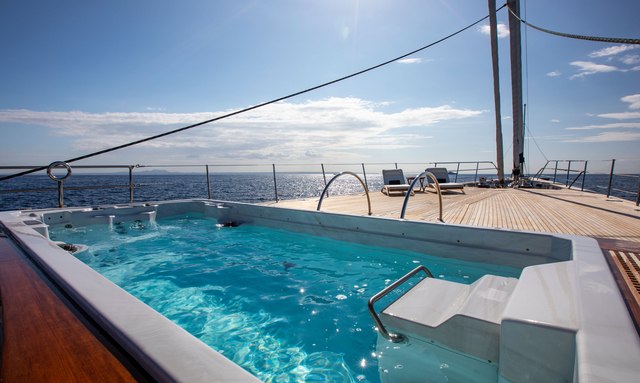 Perseus3 yacht Foredeck Jacuzzi