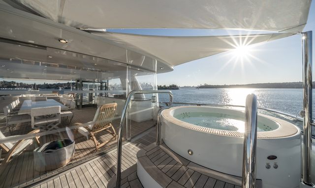 Moatize yacht 360-Degree Sun Deck