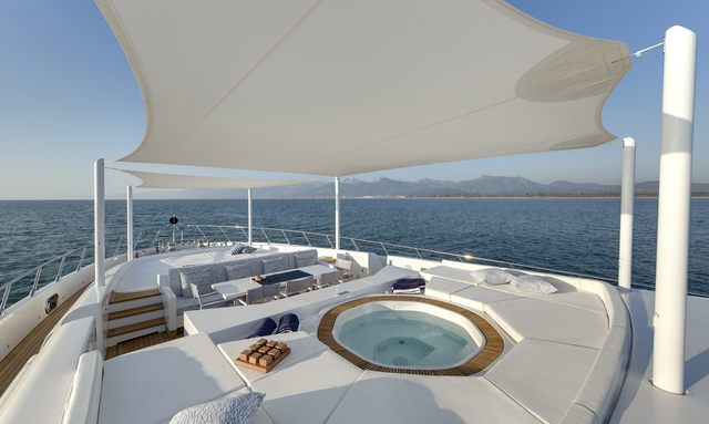 Da Vinci yacht Outdoor Living Spaces