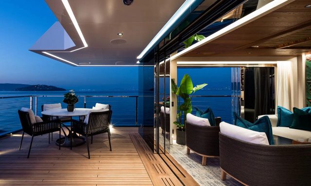 King Benji yacht Seamless Indoor/Outdoor Living