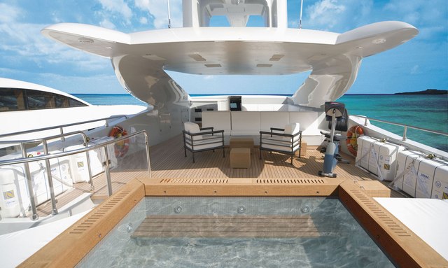 Impulsive I yacht Sundeck Jacuzzi