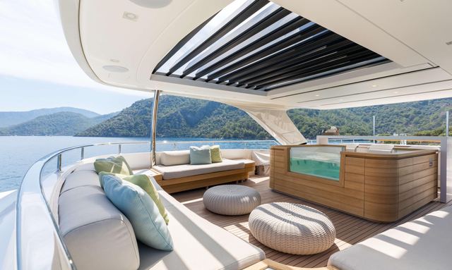 Zanoza yacht Dynamic Sundeck