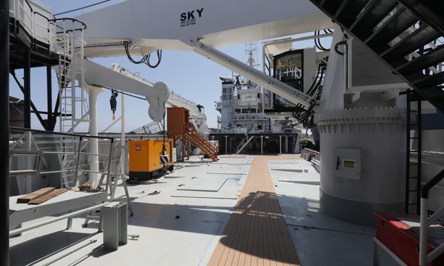 Sky yacht Heavy-Lift Crane Power