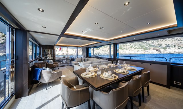 Blue Infinity One yacht Convertible Dining