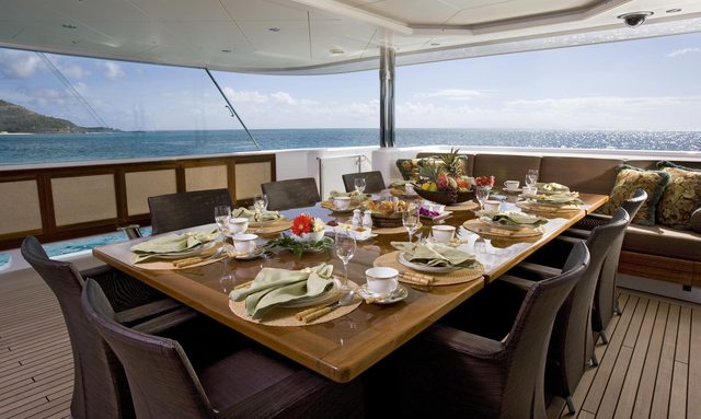 Perle Bleue yacht Outdoor Dining