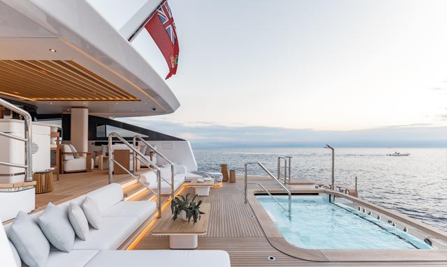 Inari yacht Oasis Deck Stern