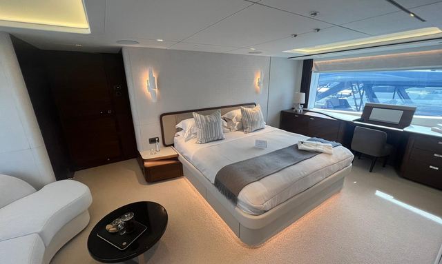 Leilani yacht Full-Beam Master Stateroom