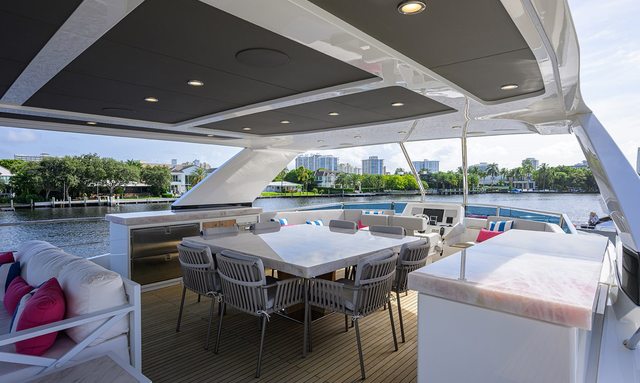 C3 yacht Sun Deck