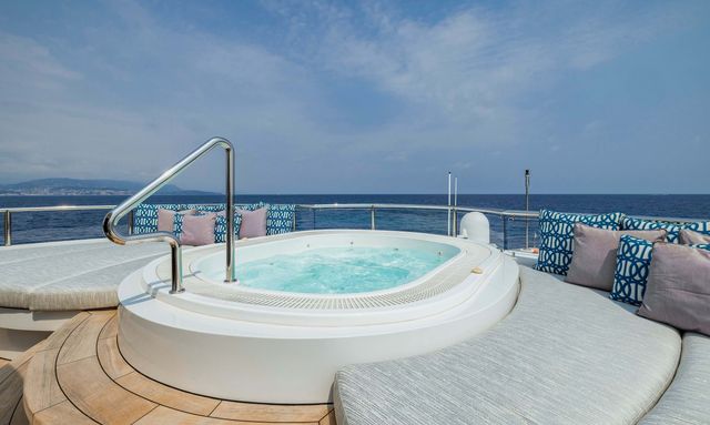 Dream yacht Expansive Outdoor Living Spaces