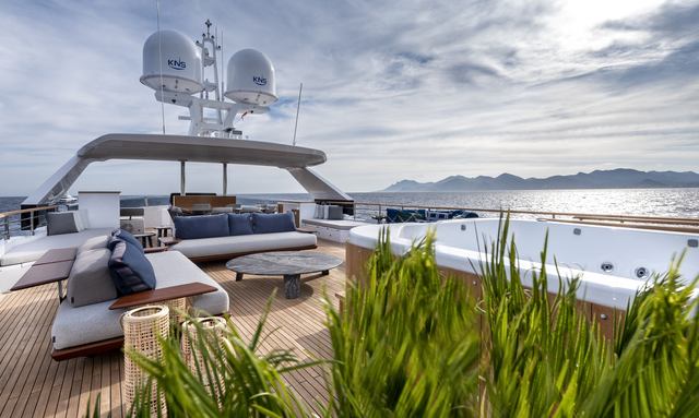 One Zero yacht 83m² Flybridge