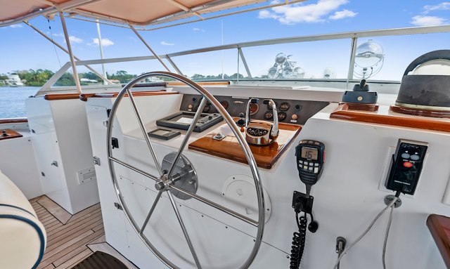 Chanticleer yacht Flybridge Helm