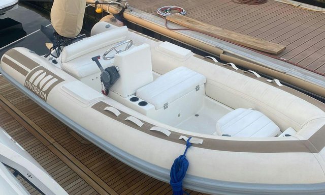 Vixen yacht Hydraulic Platform and Crane