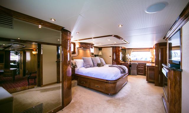 Aurora yacht Owner's Suite Amenities